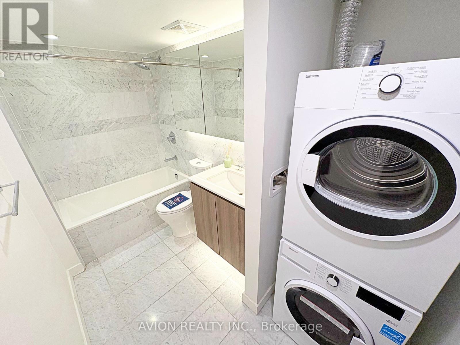 2516 - 17 Bathurst Street, Toronto, ON - Indoor Photo Showing Laundry Room