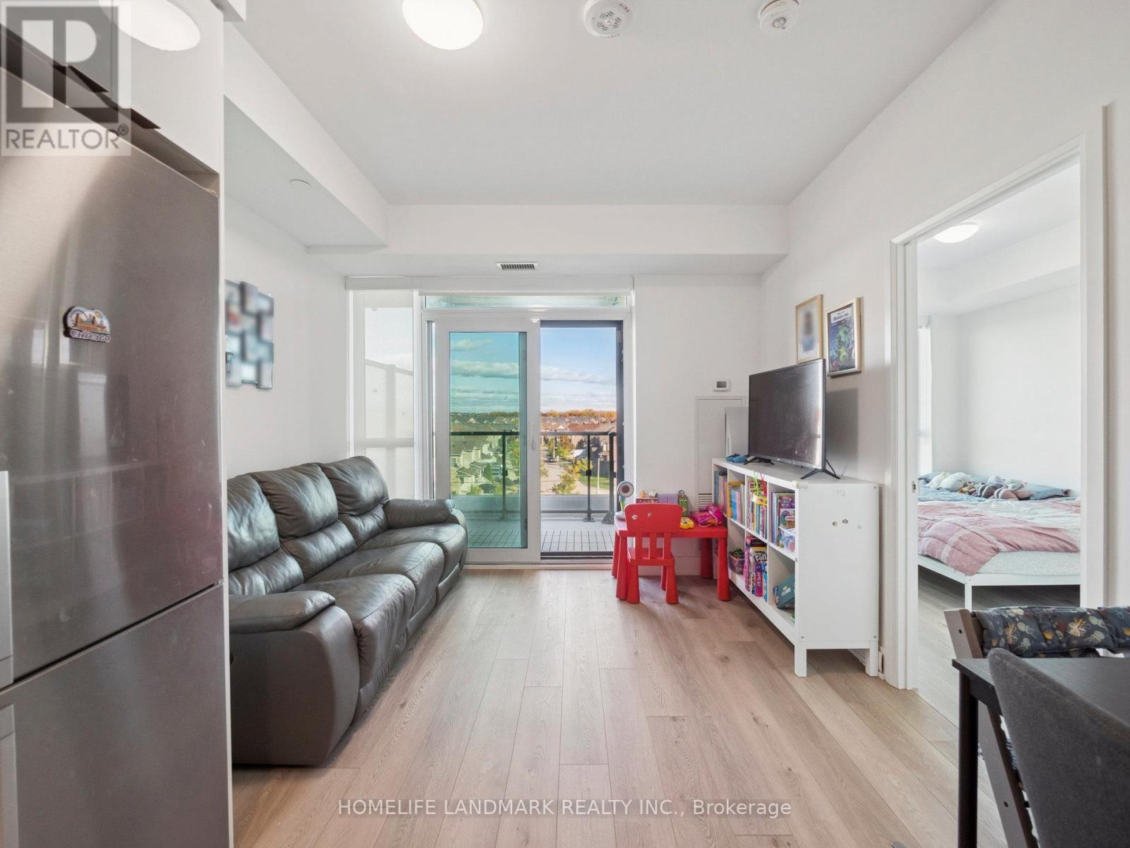 525 - 11750 Ninth Line, Whitchurch-Stouffville, ON - Indoor Photo Showing Living Room