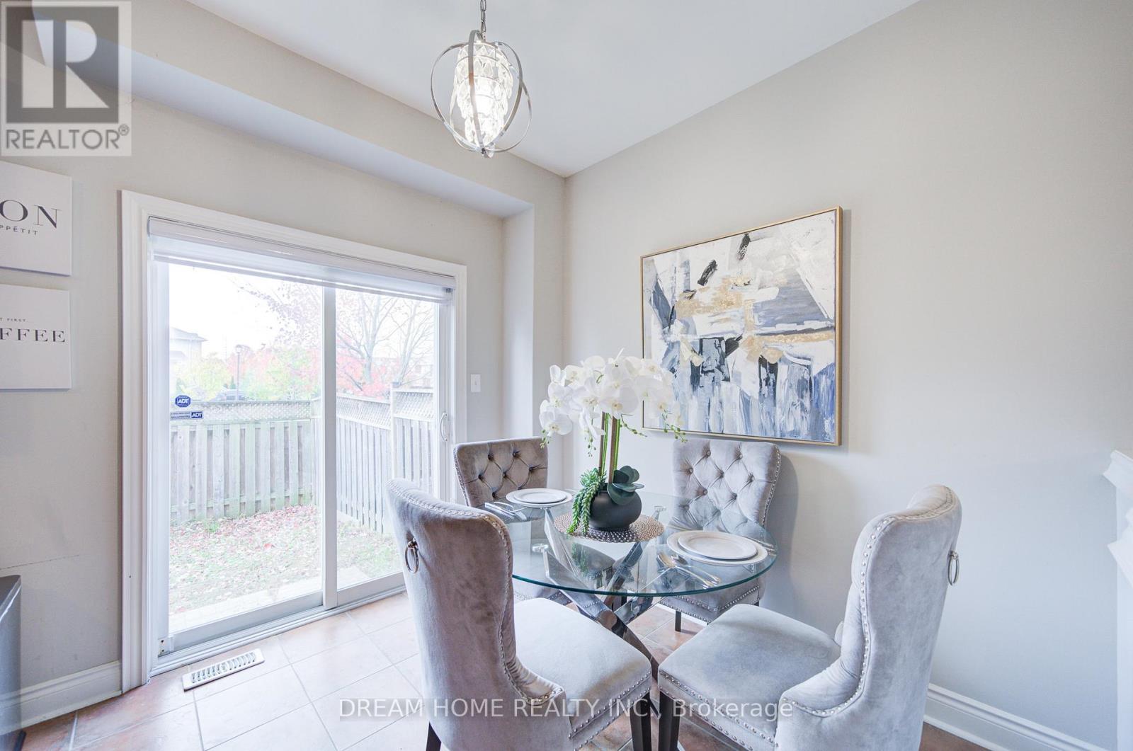 172 Tom Taylor Crescent, Newmarket, ON - Indoor Photo Showing Dining Room