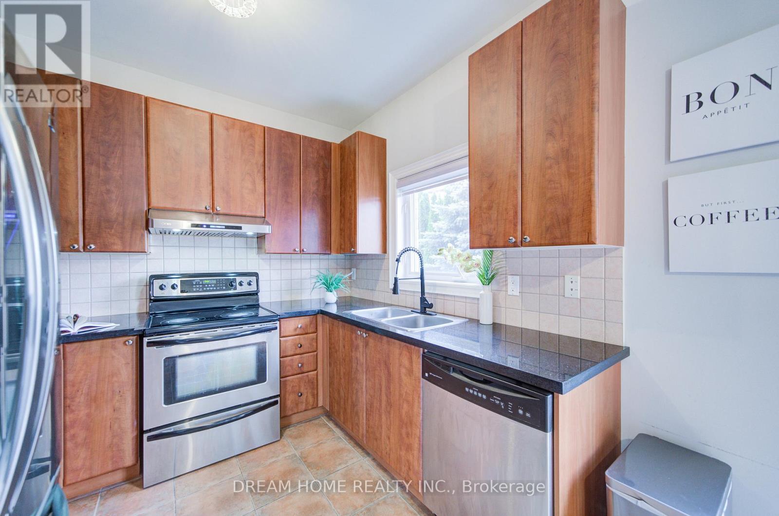 172 Tom Taylor Crescent, Newmarket, ON - Indoor Photo Showing Kitchen With Stainless Steel Kitchen With Double Sink
