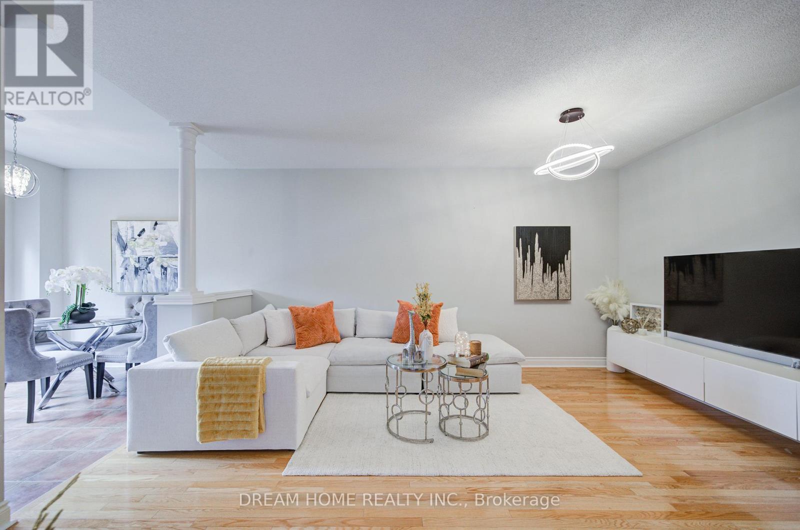 172 Tom Taylor Crescent, Newmarket, ON - Indoor Photo Showing Living Room