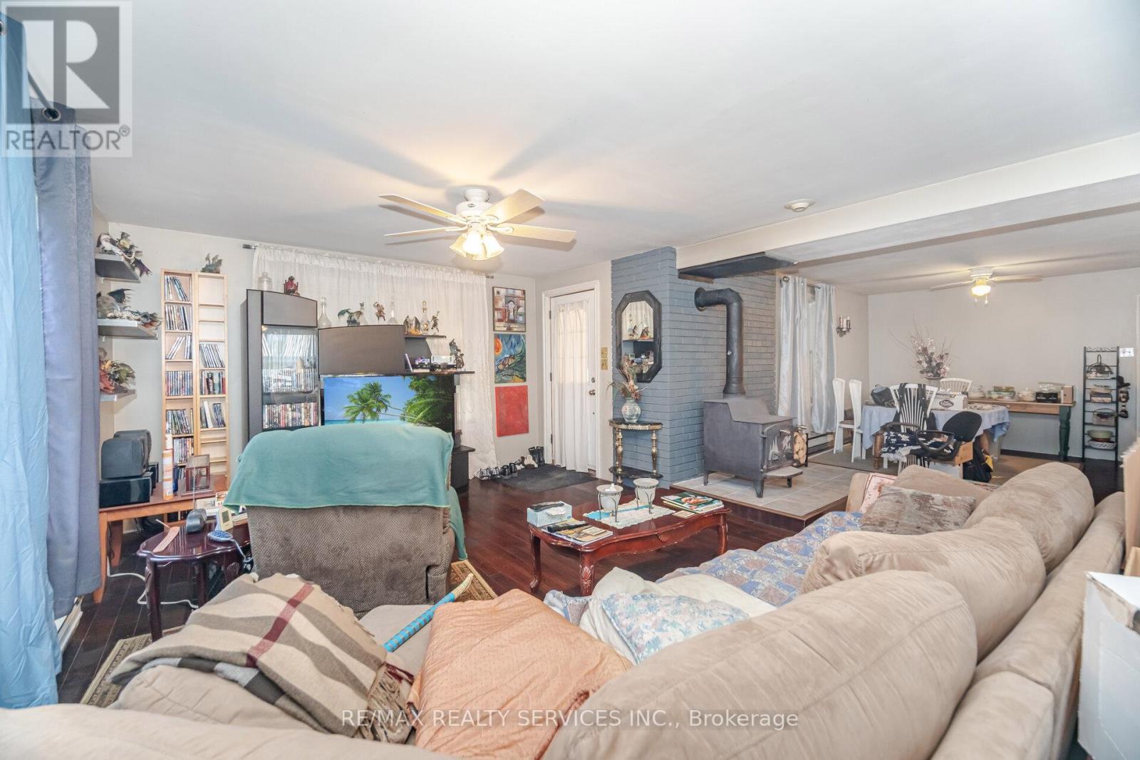 764059 240 Side Road, Melancthon, ON - Indoor Photo Showing Living Room
