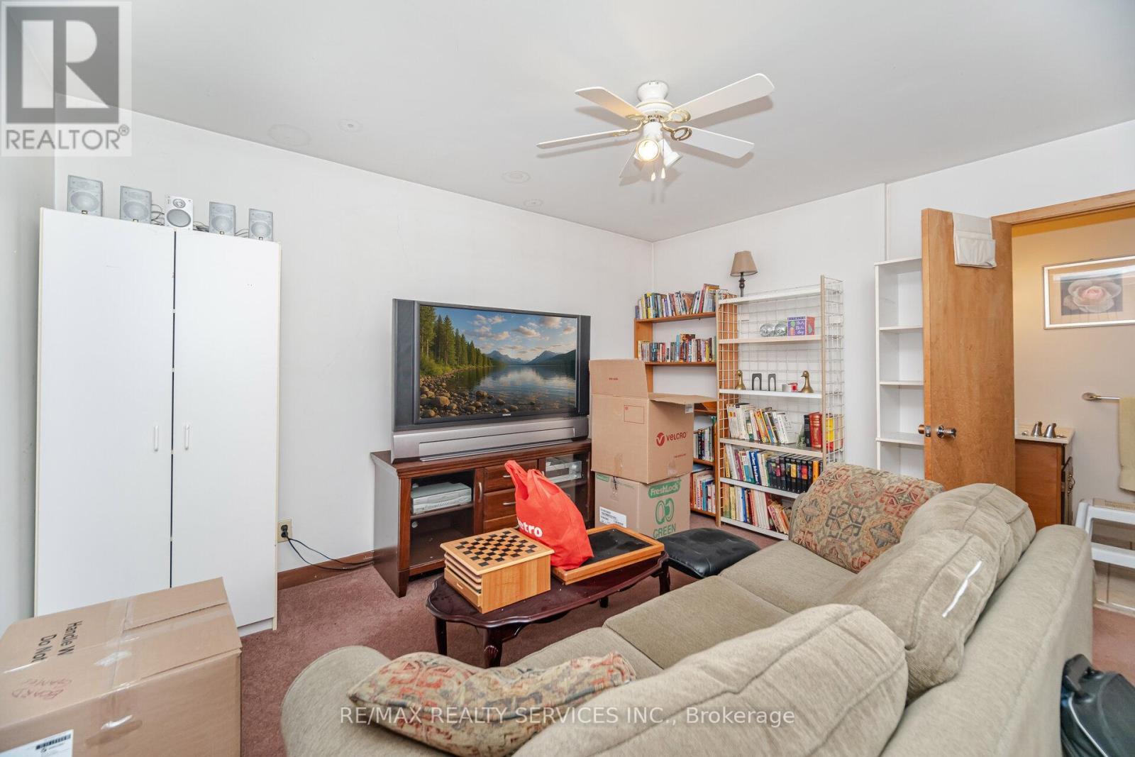 764059 240 Side Road, Melancthon, ON - Indoor Photo Showing Living Room