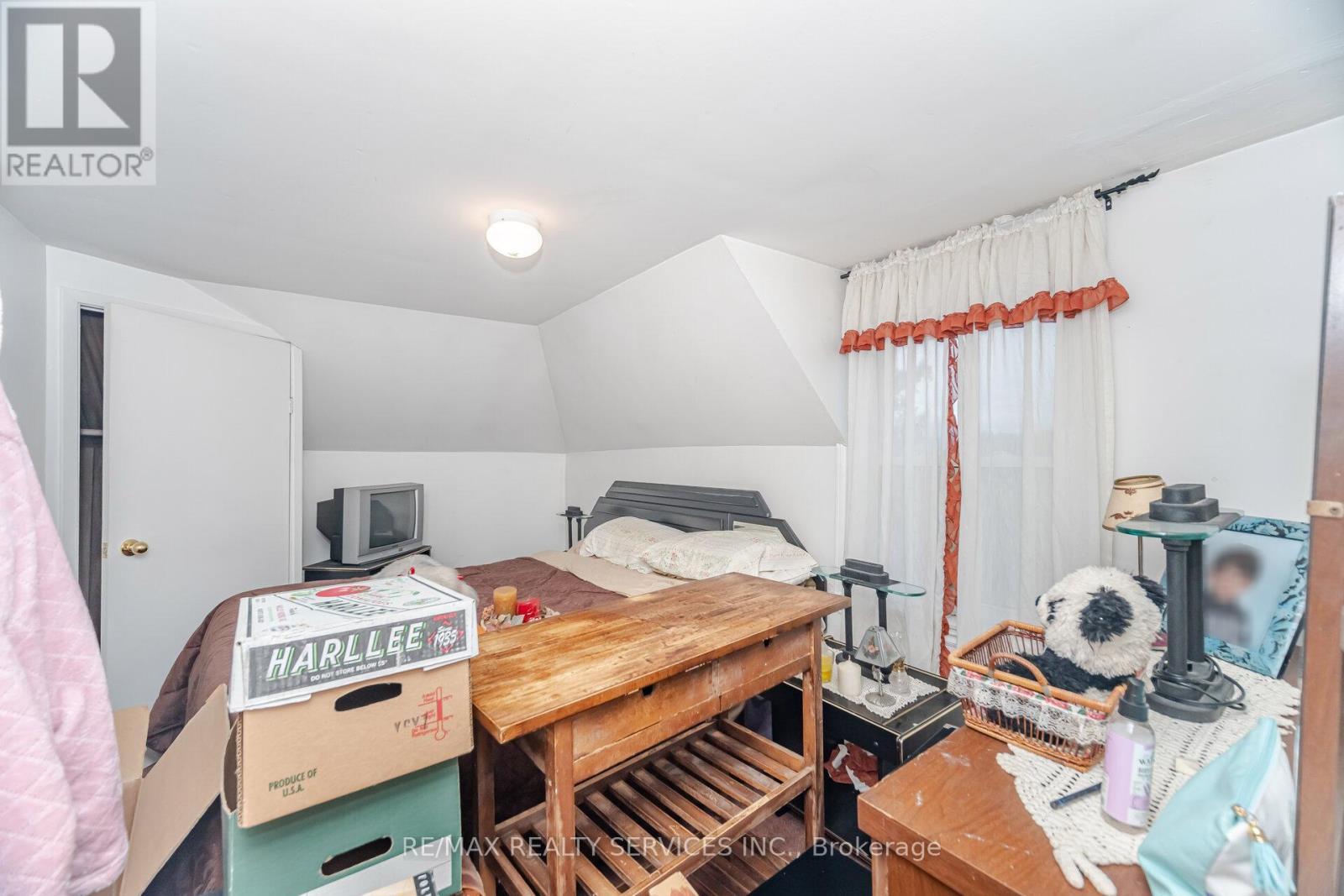 764059 240 Side Road, Melancthon, ON - Indoor Photo Showing Bedroom