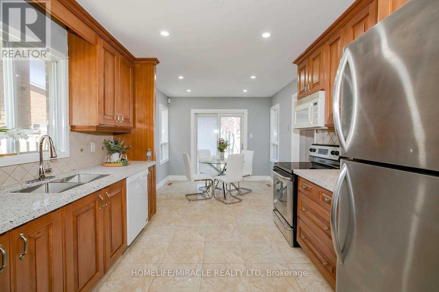 61 Alabaster Drive, Brampton, ON - Indoor Photo Showing Kitchen With Double Sink