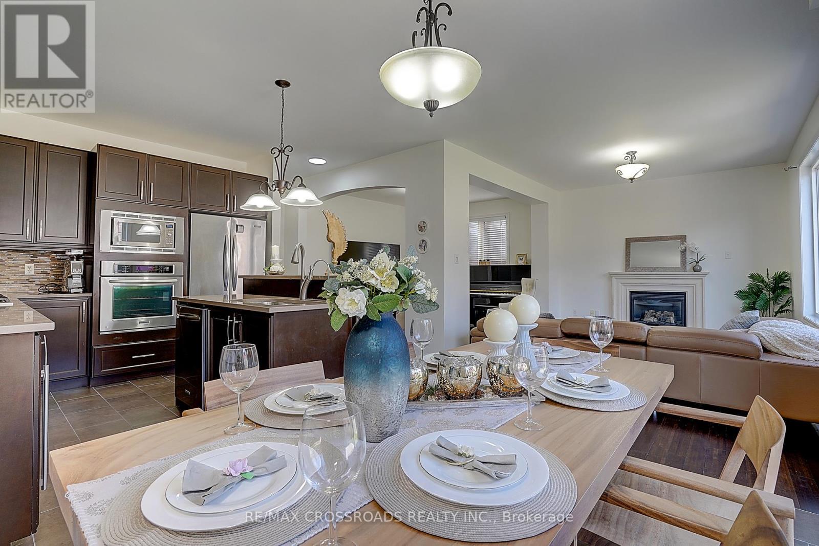 106 Milos Road, Richmond Hill, ON - Indoor Photo Showing Dining Room
