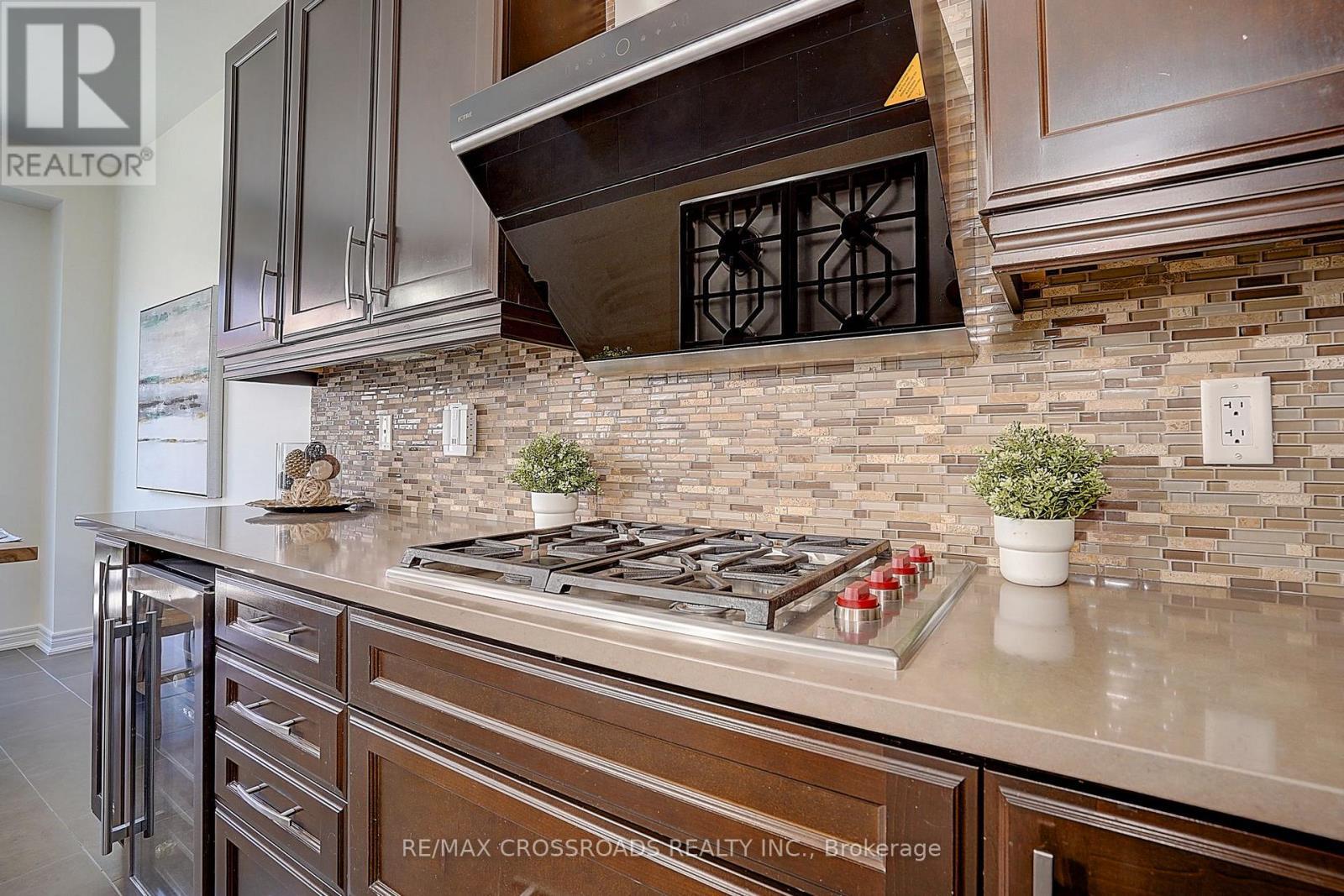106 Milos Road, Richmond Hill, ON - Indoor Photo Showing Kitchen
