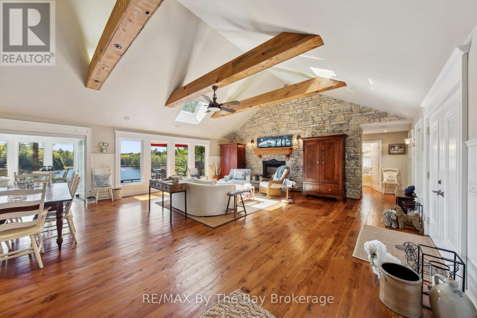 261 Kim T Lane, Georgian Bay (Baxter), ON - Indoor Photo Showing Living Room