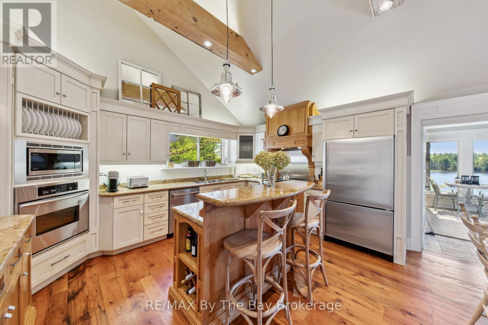261 Kim T Lane, Georgian Bay (Baxter), ON - Indoor Photo Showing Kitchen With Upgraded Kitchen