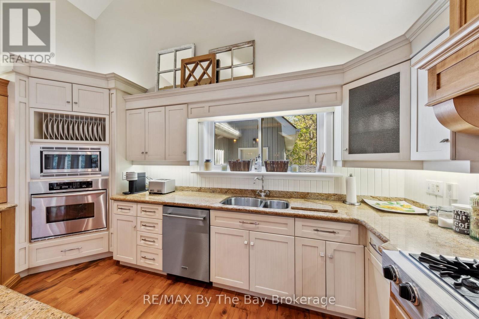 261 Kim T Lane, Georgian Bay (Baxter), ON - Indoor Photo Showing Kitchen With Double Sink