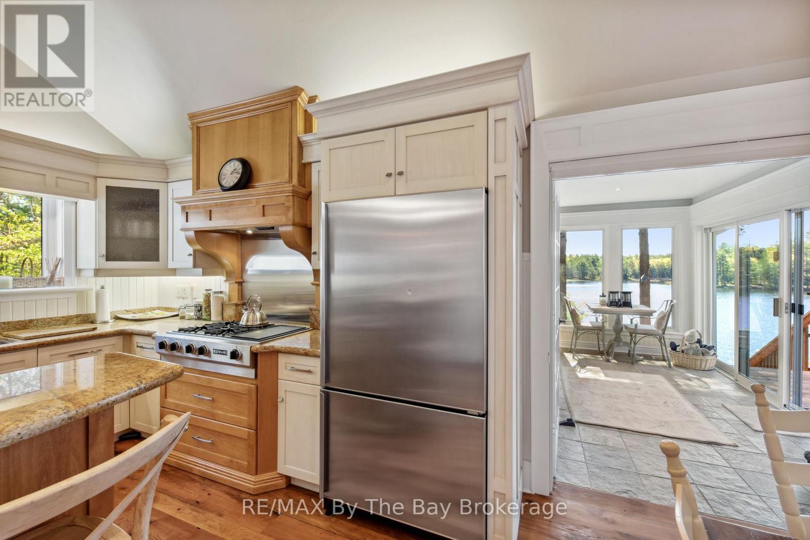 261 Kim T Lane, Georgian Bay (Baxter), ON - Indoor Photo Showing Kitchen