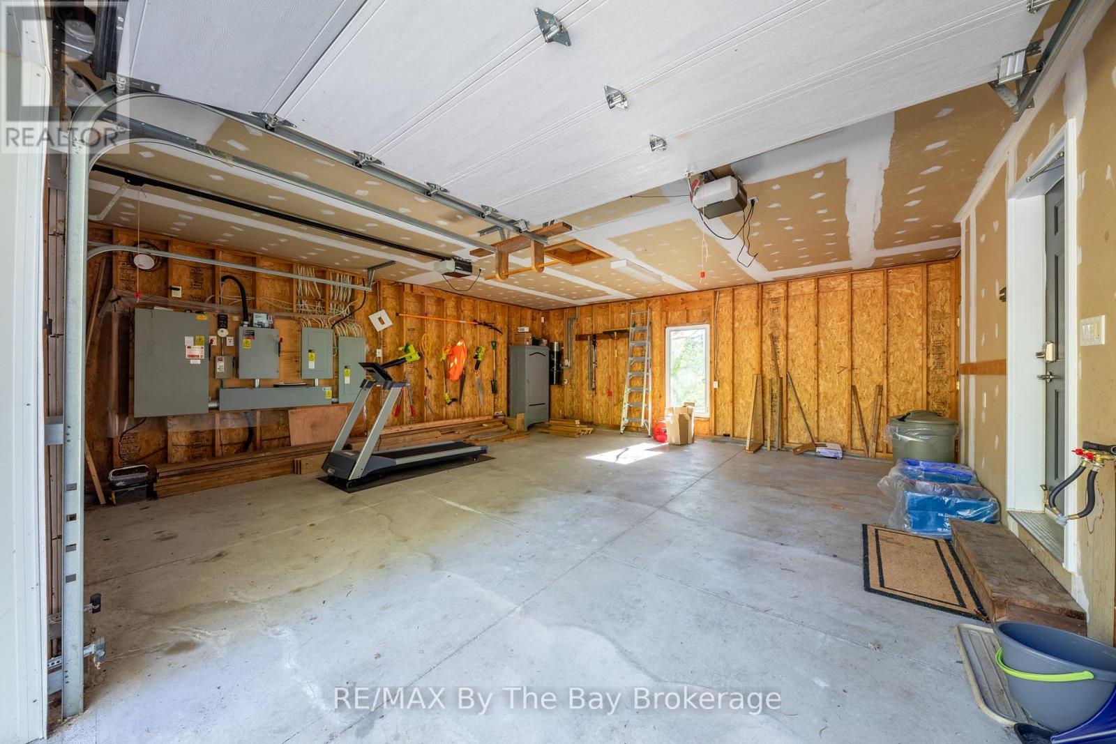 261 Kim T Lane, Georgian Bay (Baxter), ON - Indoor Photo Showing Garage