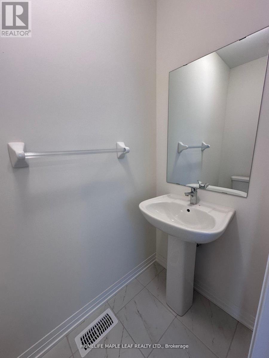 201 - 585 Colborne Street E, Brantford, ON - Indoor Photo Showing Bathroom