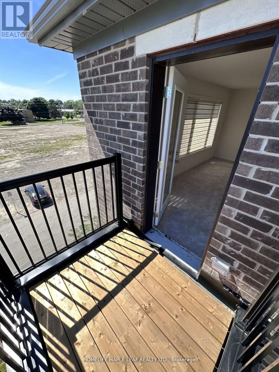 201 - 585 Colborne Street E, Brantford, ON - Outdoor With Balcony With Exterior