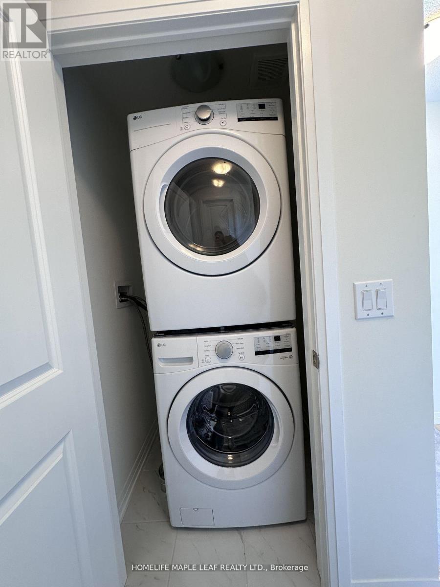 201 - 585 Colborne Street E, Brantford, ON - Indoor Photo Showing Laundry Room