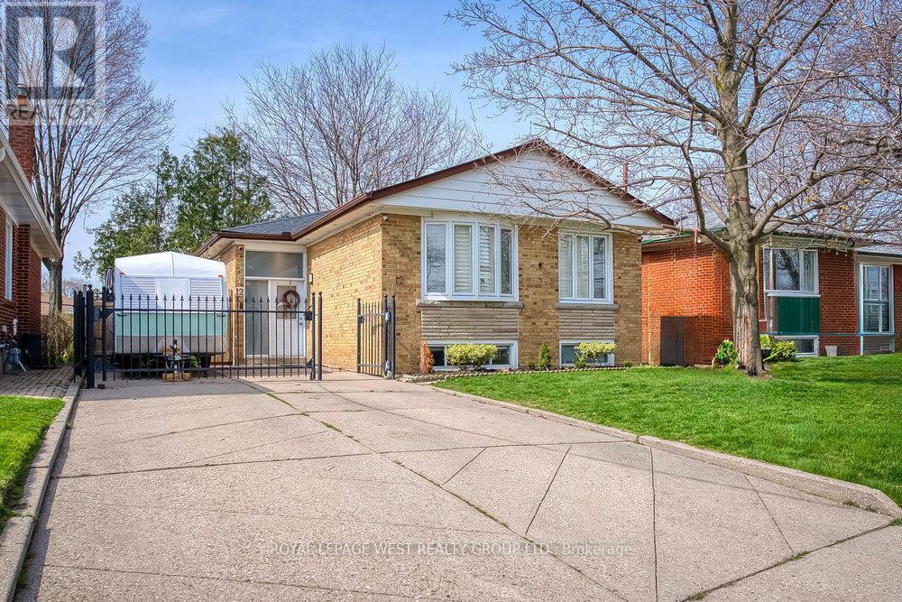 12 Leavenworth Crescent, Toronto, ON - Outdoor