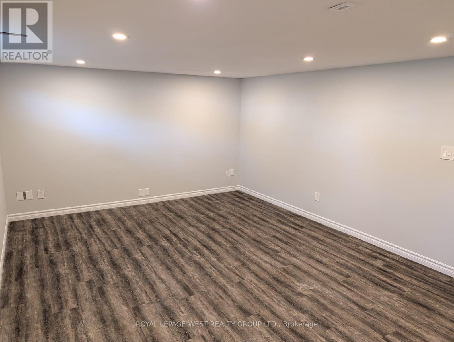 12 Leavenworth Crescent, Toronto, ON - Indoor Photo Showing Other Room