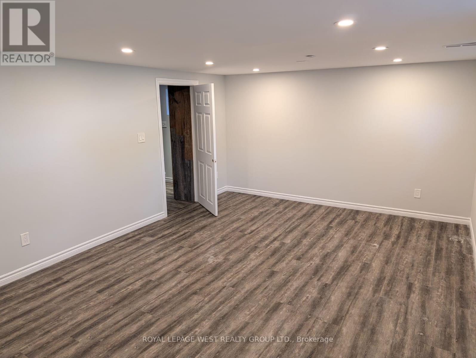 12 Leavenworth Crescent, Toronto, ON - Indoor Photo Showing Other Room