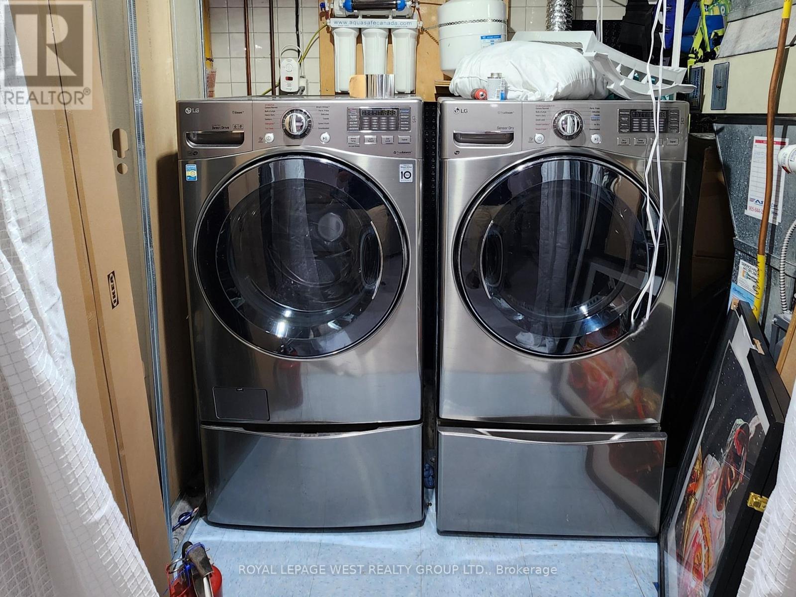 12 Leavenworth Crescent, Toronto, ON - Indoor Photo Showing Laundry Room