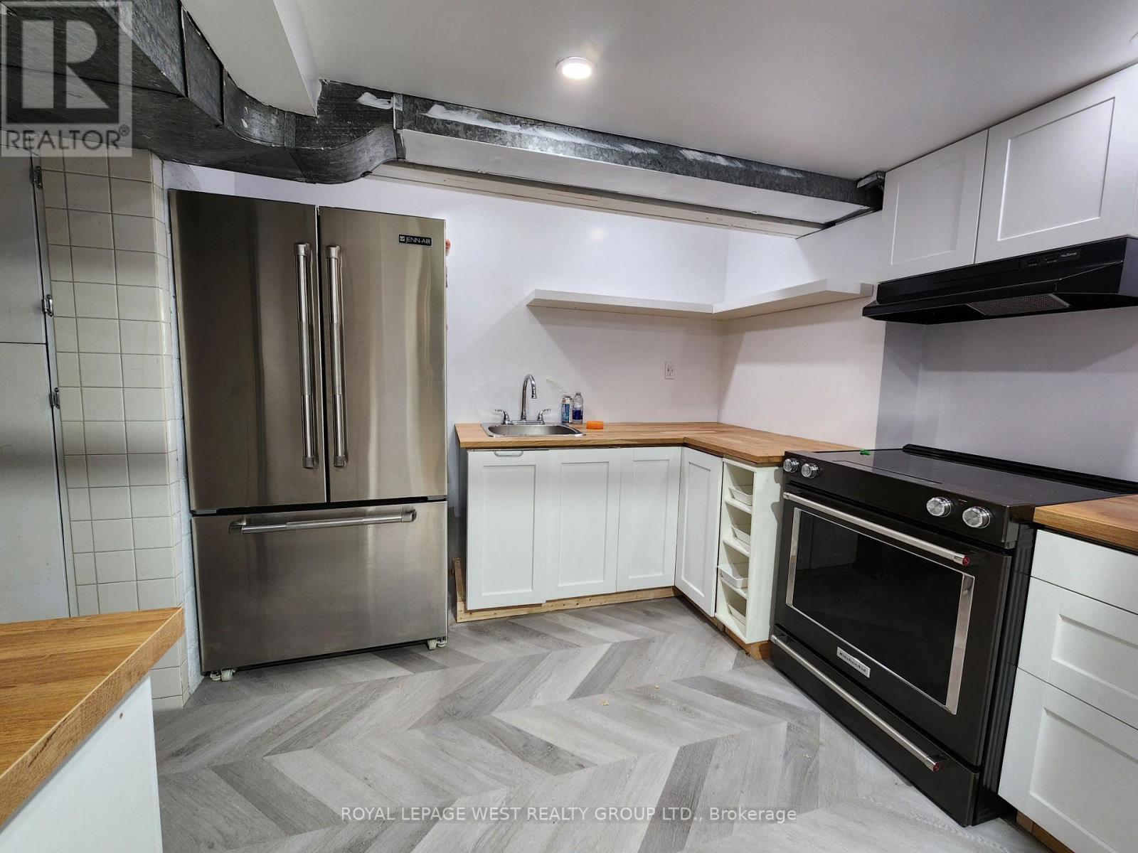 12 Leavenworth Crescent, Toronto, ON - Indoor Photo Showing Kitchen With Stainless Steel Kitchen