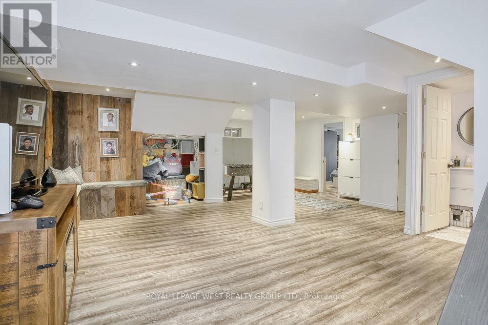 12 Leavenworth Crescent, Toronto, ON - Indoor Photo Showing Other Room