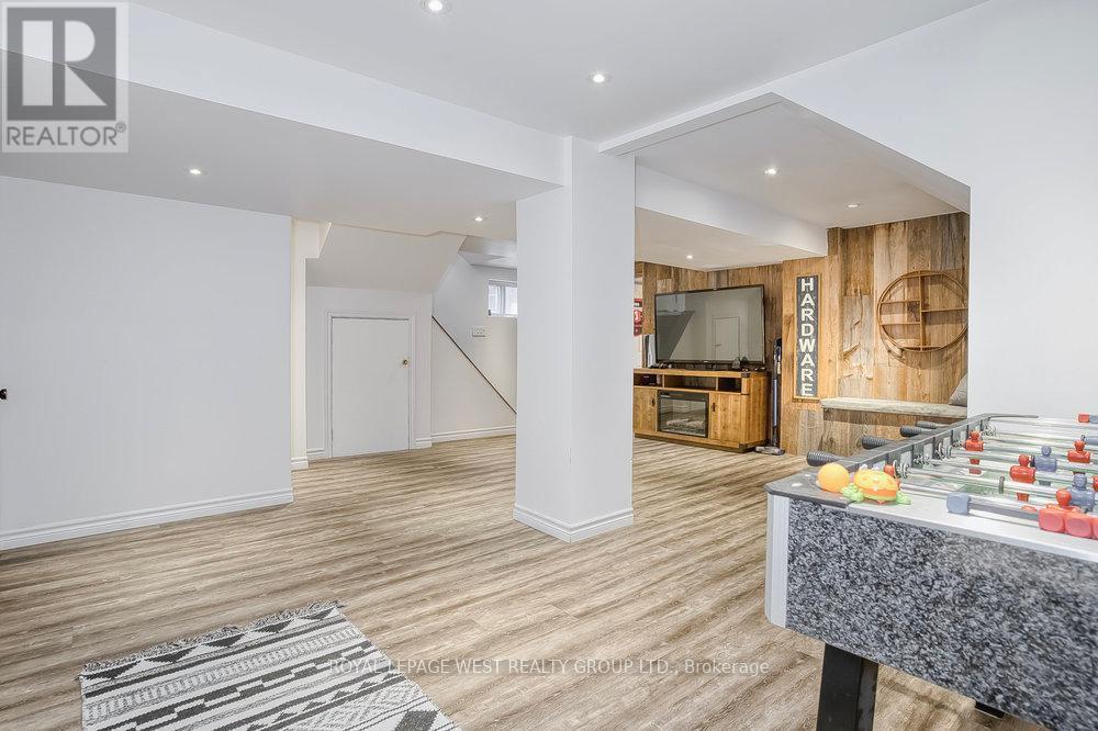 12 Leavenworth Crescent, Toronto, ON - Indoor Photo Showing Other Room