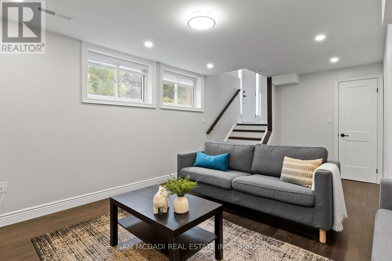 7209 Fayette Circle, Mississauga, ON - Indoor Photo Showing Living Room