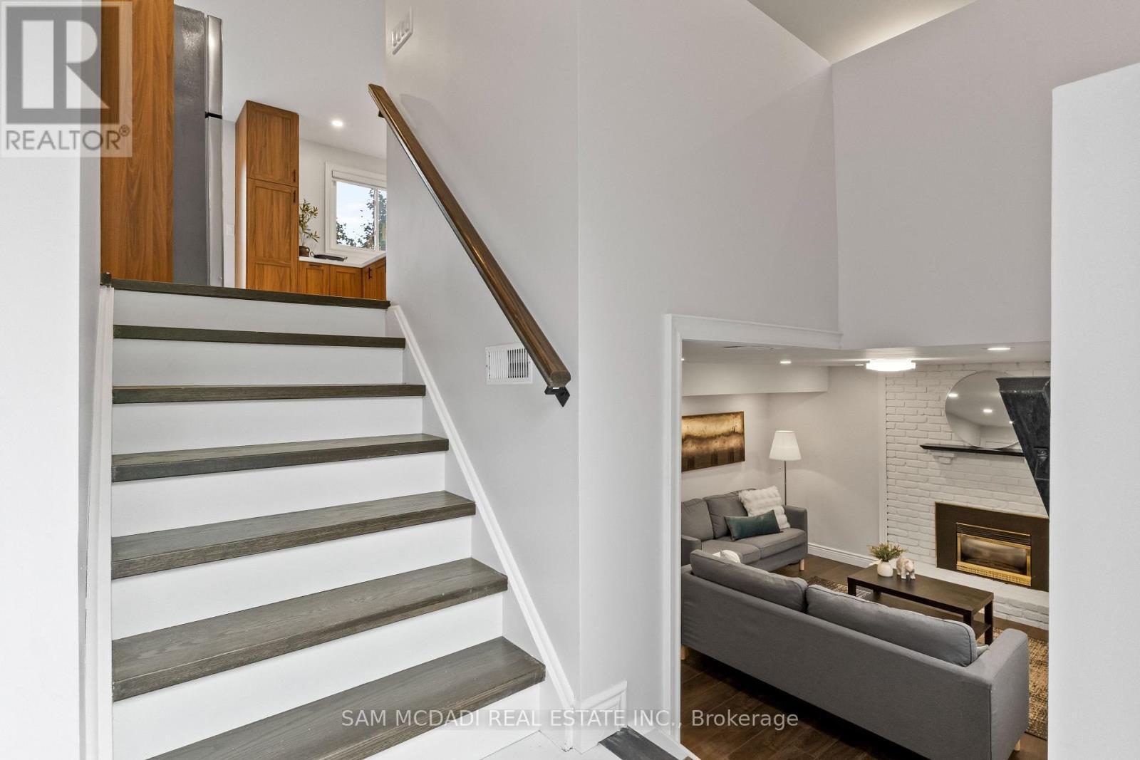 7209 Fayette Circle, Mississauga, ON - Indoor Photo Showing Other Room With Fireplace