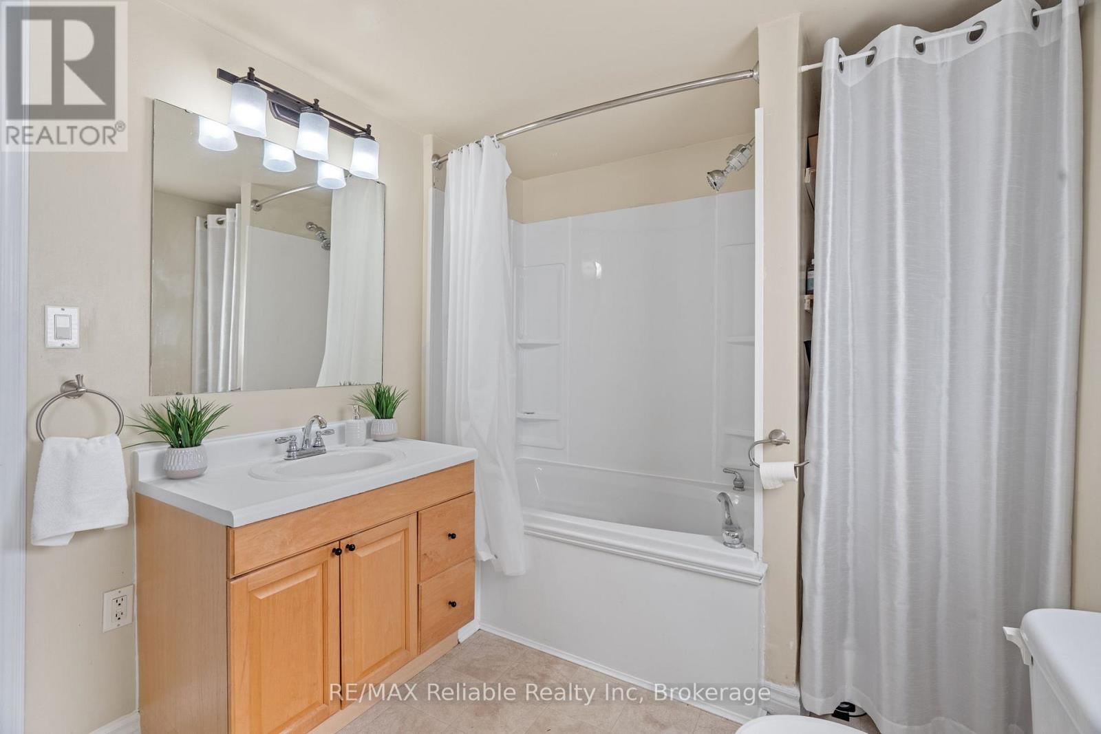 42 West William Street, Huron East (Seaforth), ON - Indoor Photo Showing Bathroom