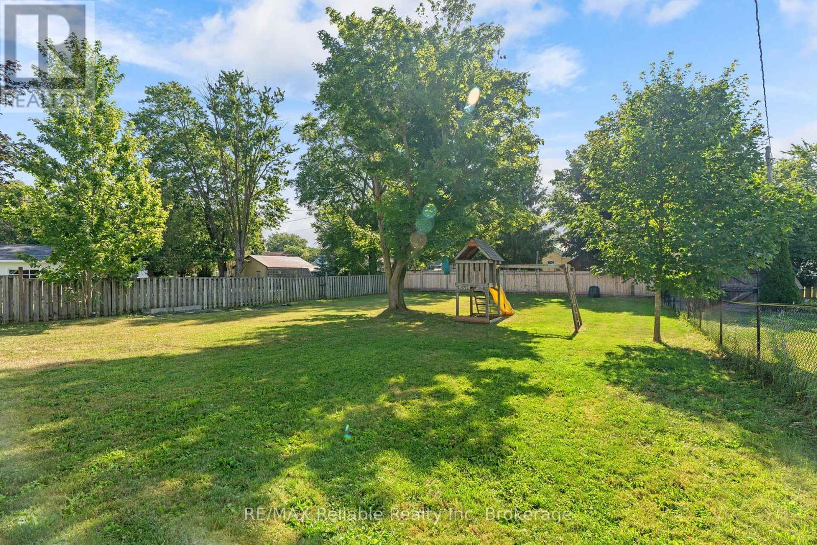 42 West William Street, Huron East (Seaforth), ON - Outdoor With Backyard