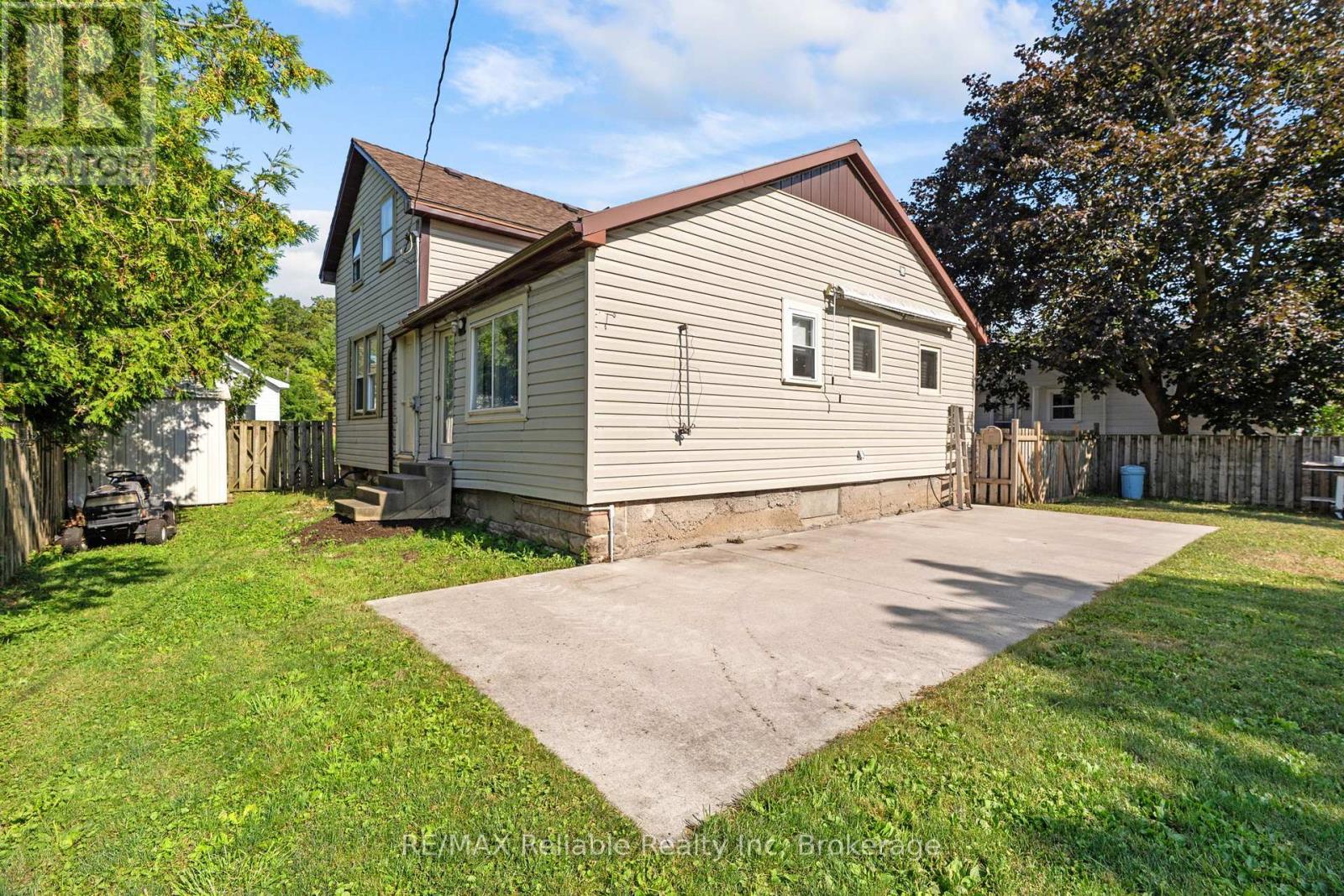 42 West William Street, Huron East (Seaforth), ON - Outdoor
