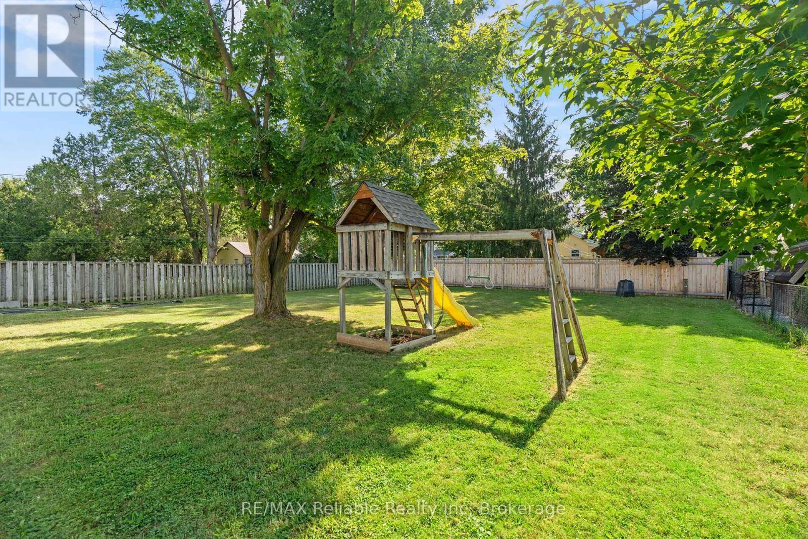 42 West William Street, Huron East (Seaforth), ON - Outdoor With Backyard