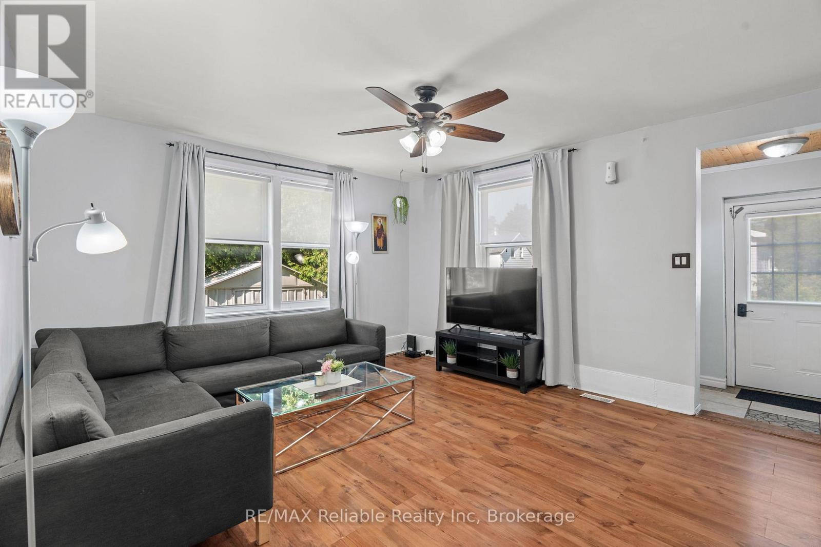 42 West William Street, Huron East (Seaforth), ON - Indoor Photo Showing Living Room