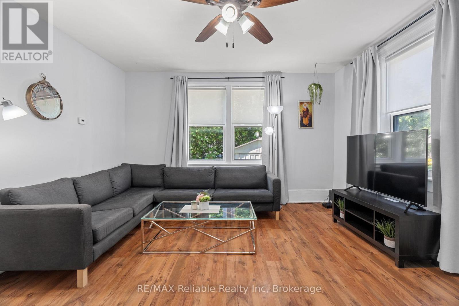 42 West William Street, Huron East (Seaforth), ON - Indoor Photo Showing Living Room