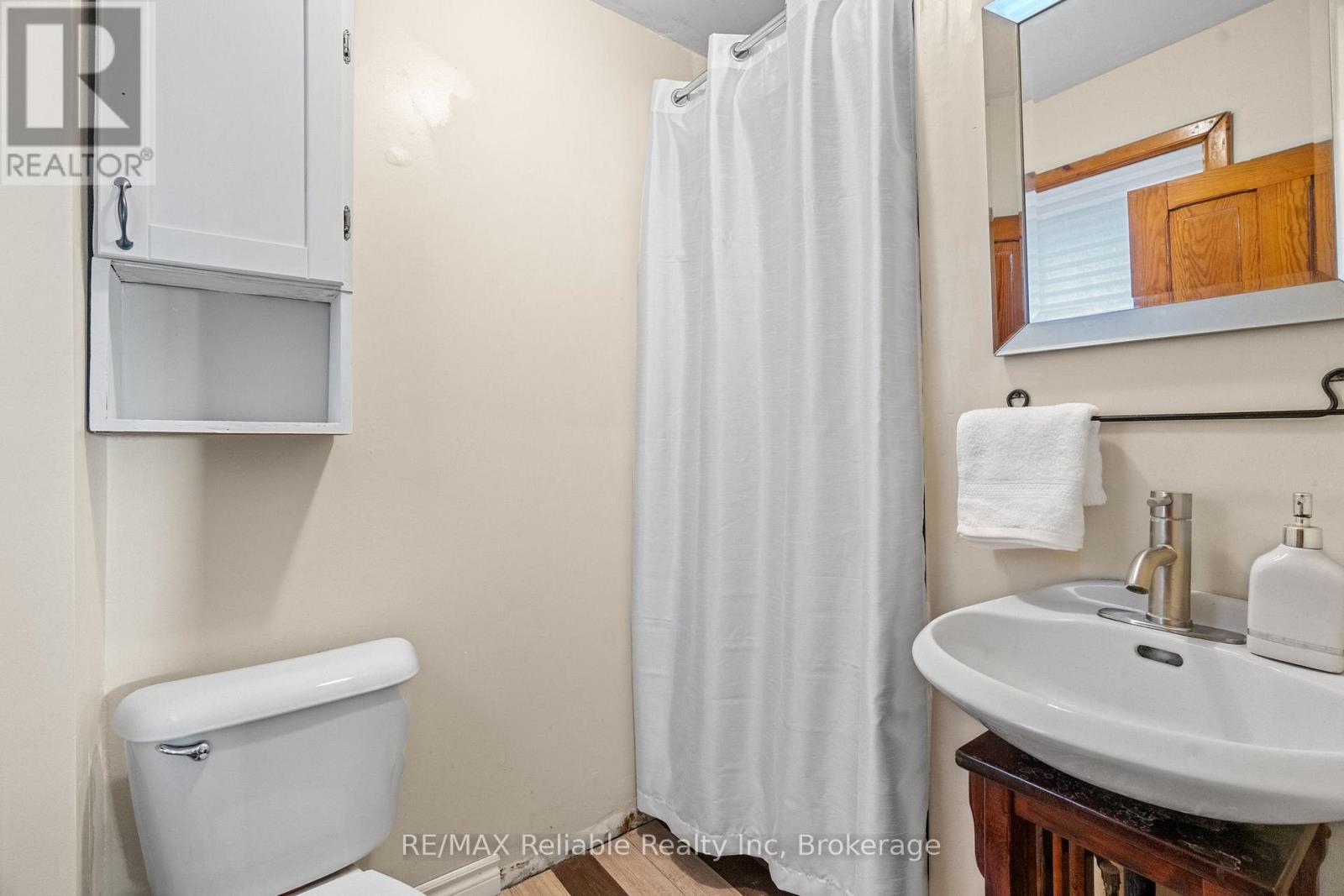 42 West William Street, Huron East (Seaforth), ON - Indoor Photo Showing Bathroom
