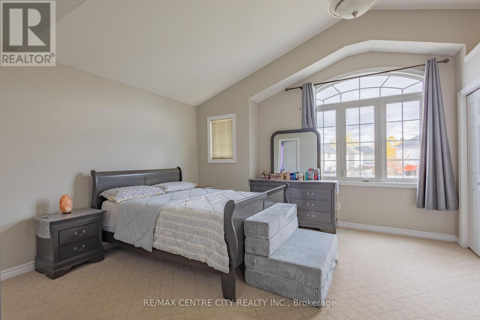 850 Queensborough Crescent, London North (North I), ON - Indoor Photo Showing Bedroom