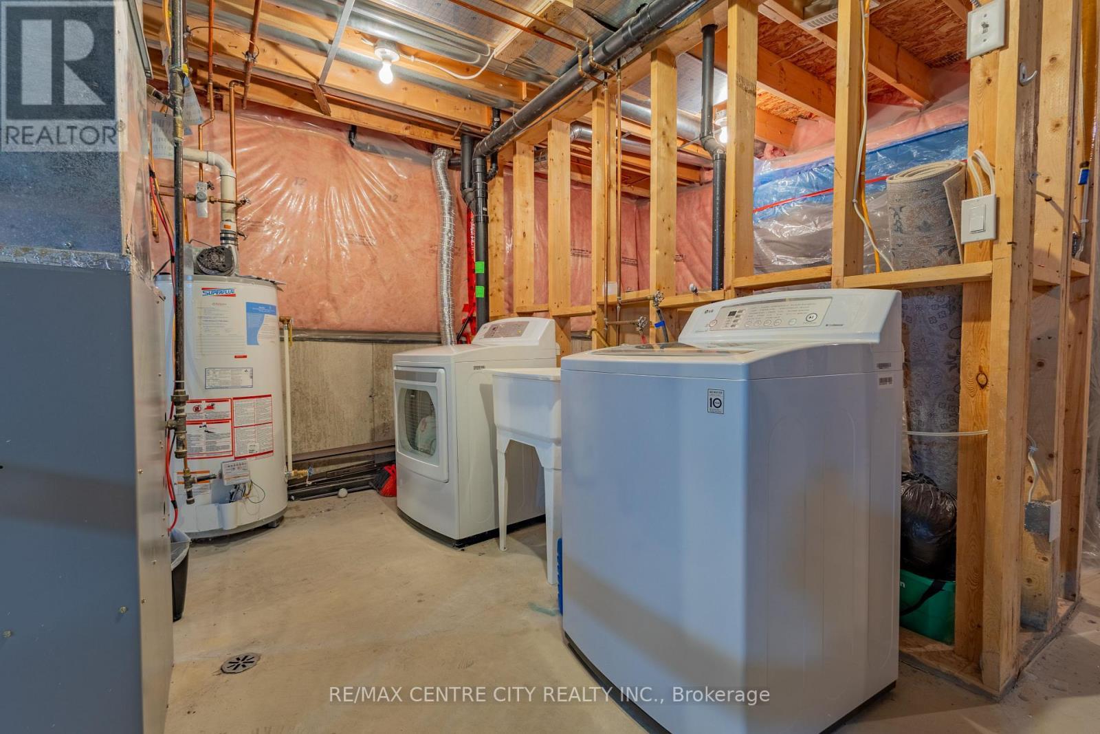 850 Queensborough Crescent, London North (North I), ON - Indoor Photo Showing Laundry Room