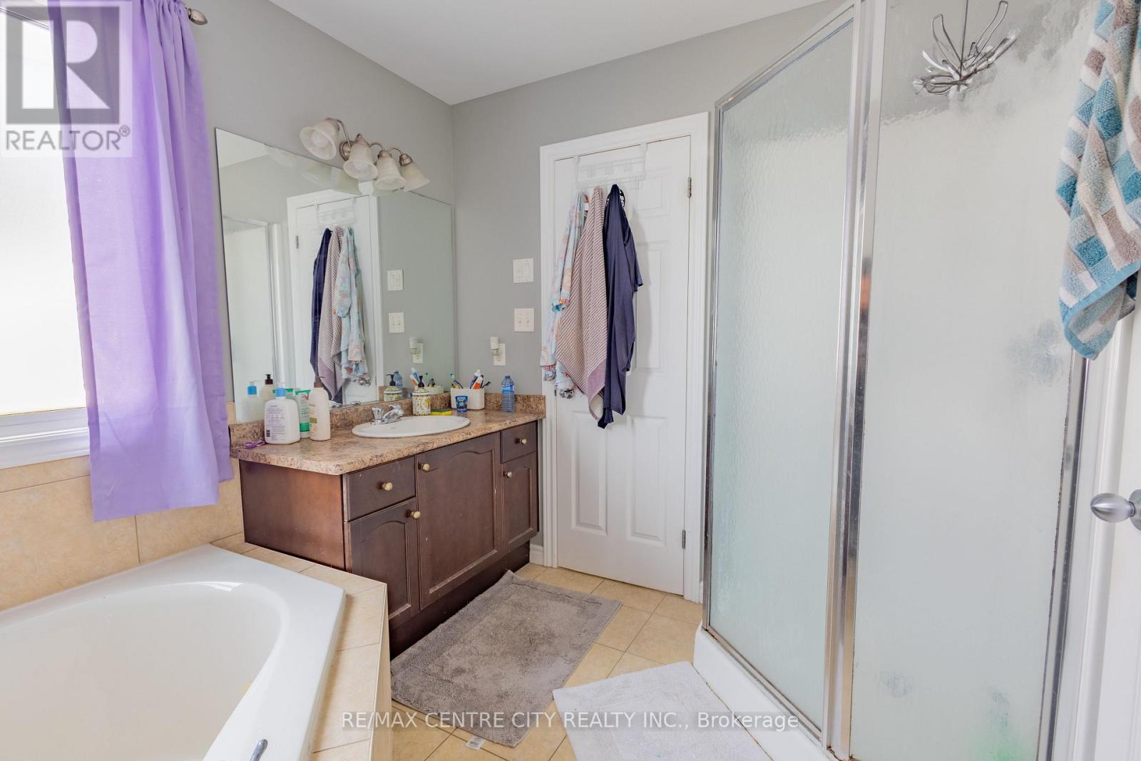 850 Queensborough Crescent, London North (North I), ON - Indoor Photo Showing Bathroom