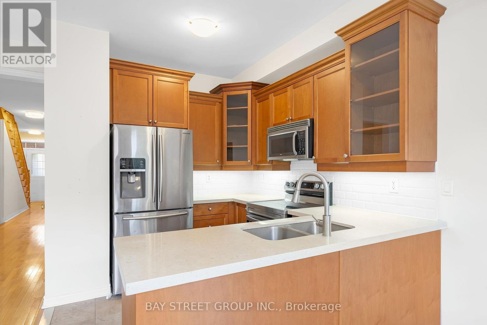 8 Carrier Crescent, Vaughan, ON - Indoor Photo Showing Kitchen With Double Sink