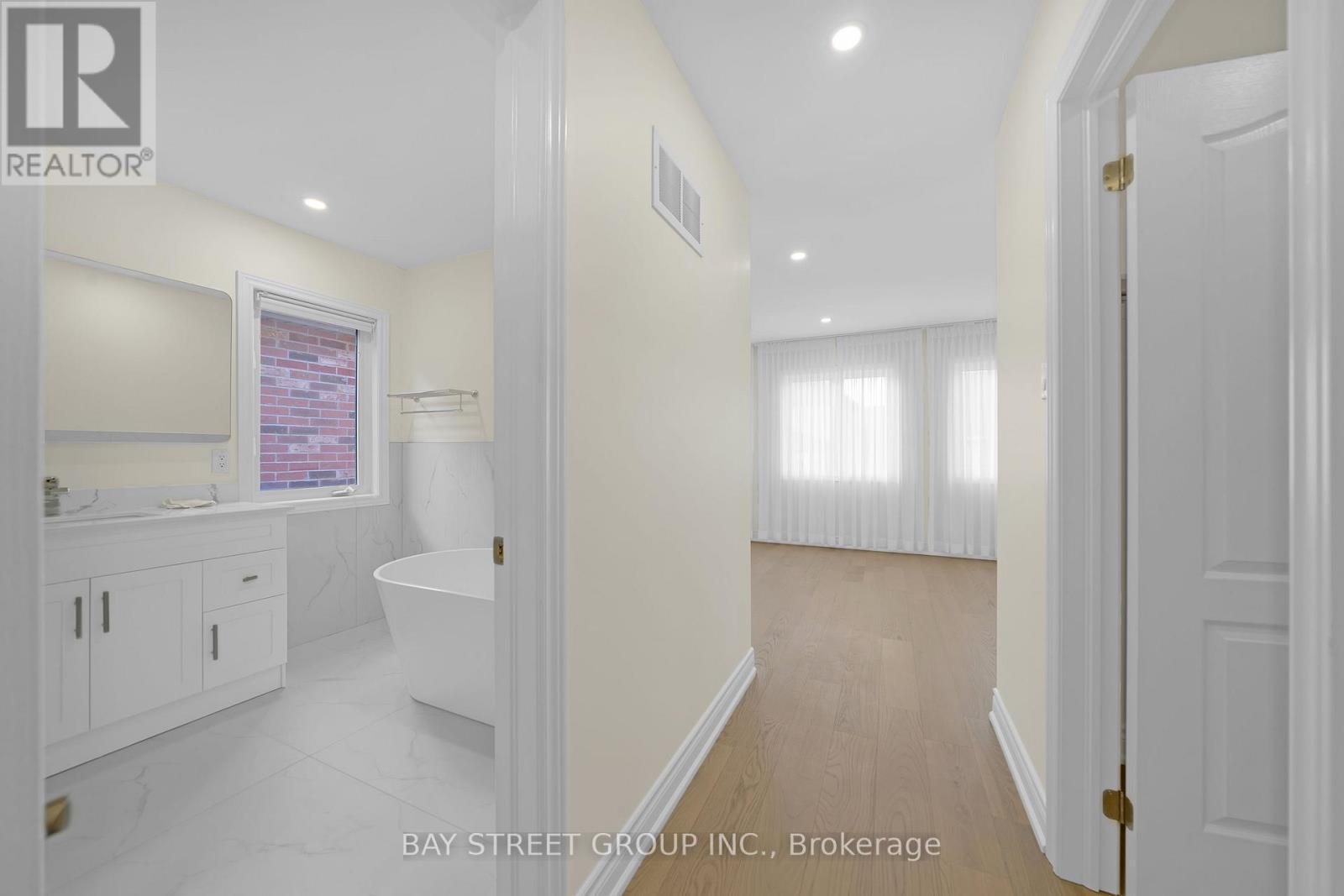 8 Carrier Crescent, Vaughan, ON - Indoor Photo Showing Other Room