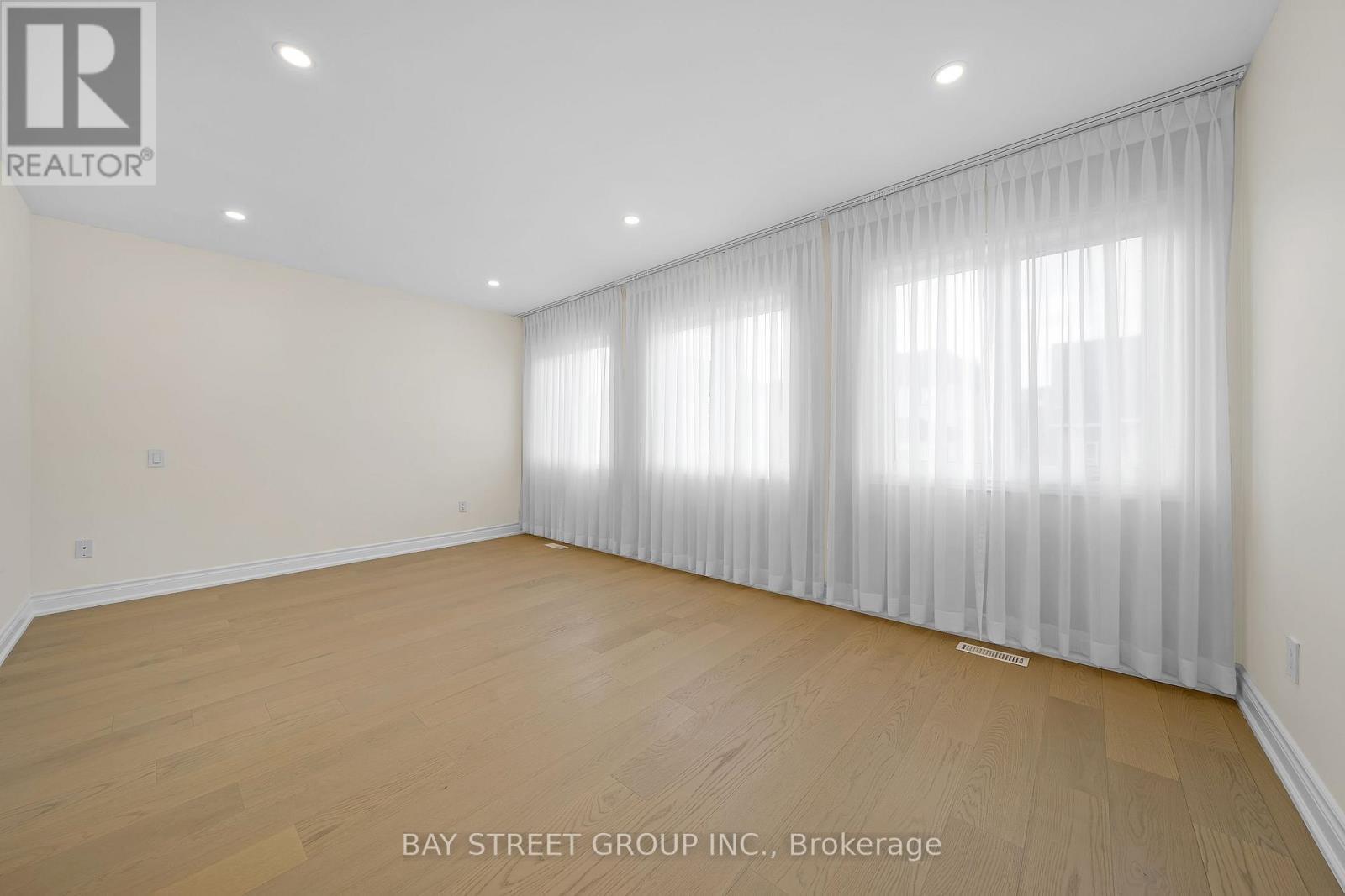 8 Carrier Crescent, Vaughan, ON - Indoor Photo Showing Other Room