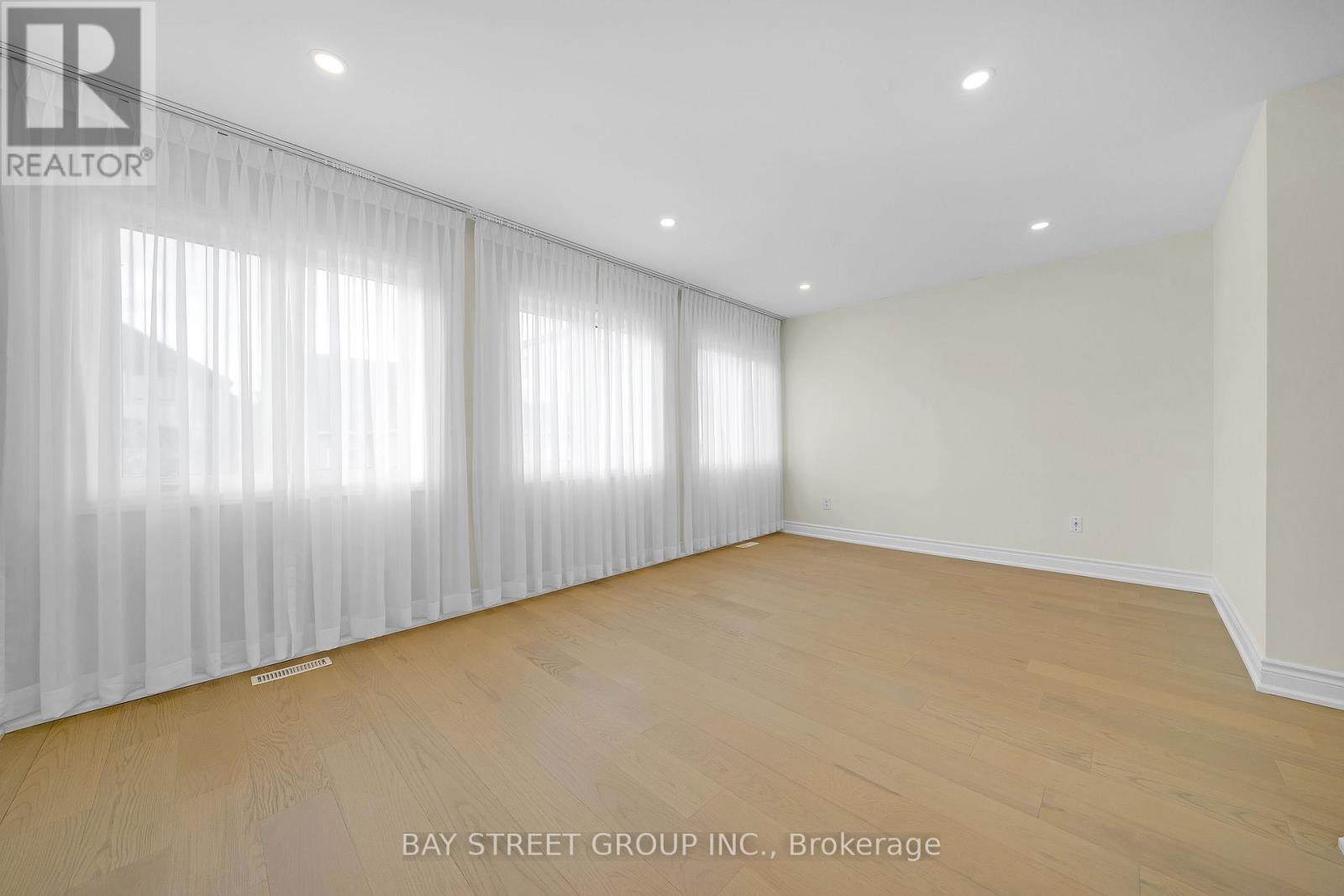 8 Carrier Crescent, Vaughan, ON - Indoor Photo Showing Other Room