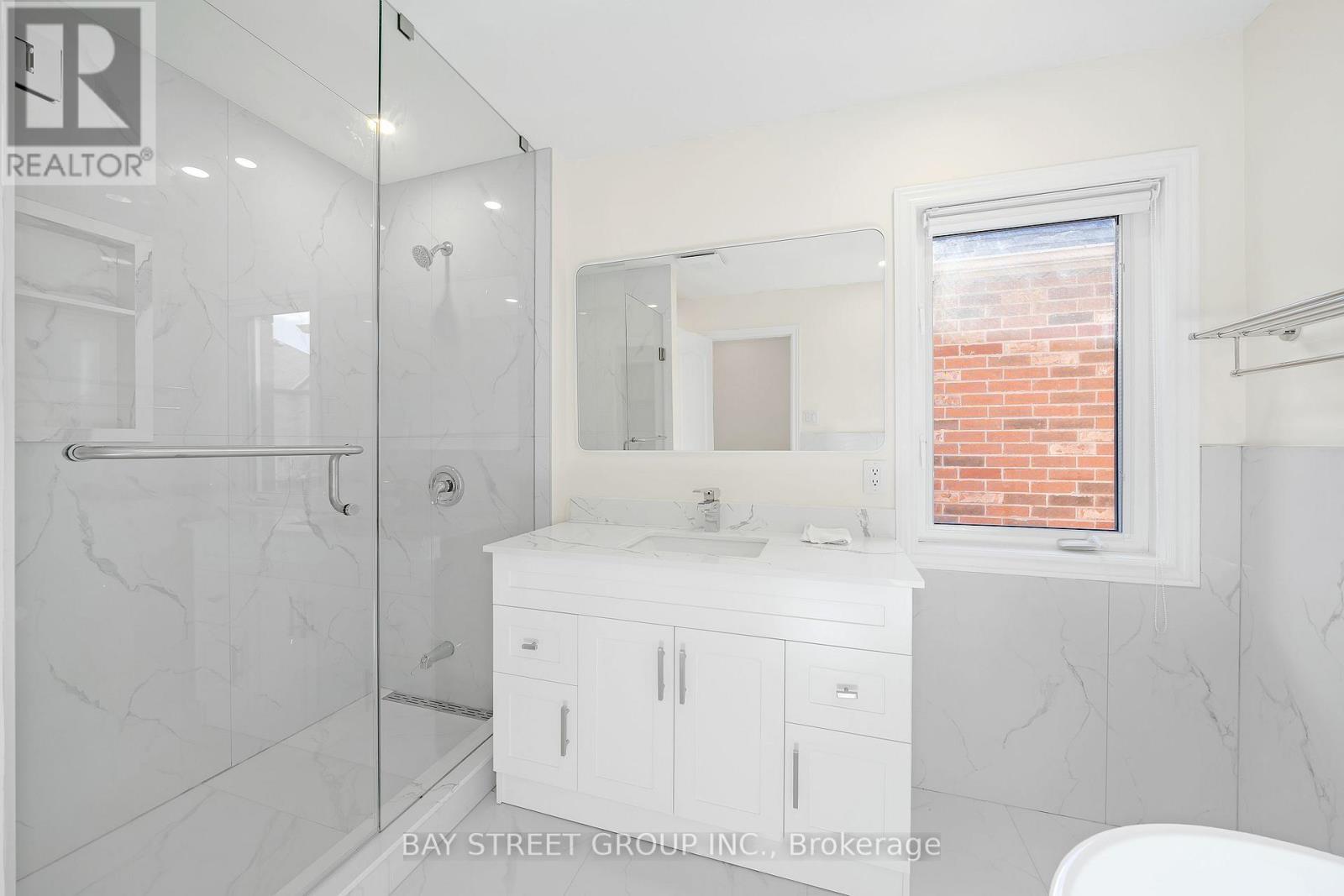 8 Carrier Crescent, Vaughan, ON - Indoor Photo Showing Bathroom
