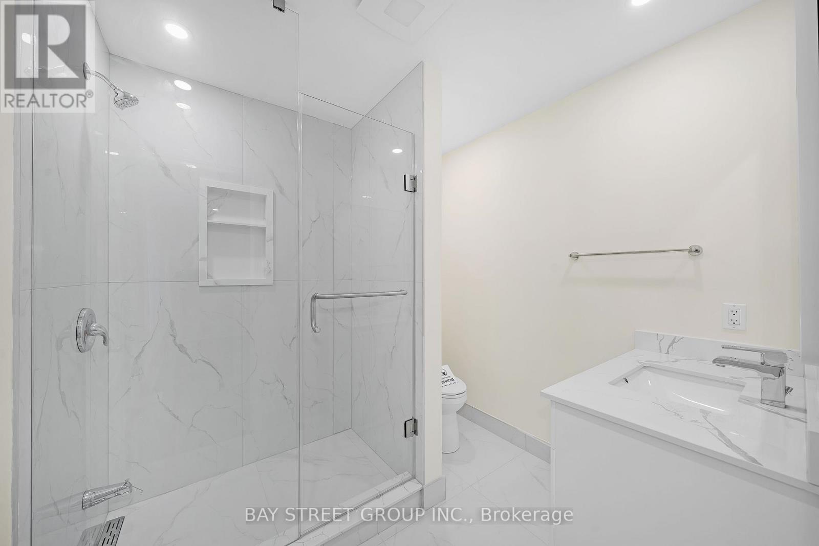 8 Carrier Crescent, Vaughan, ON - Photo Showing Bathroom