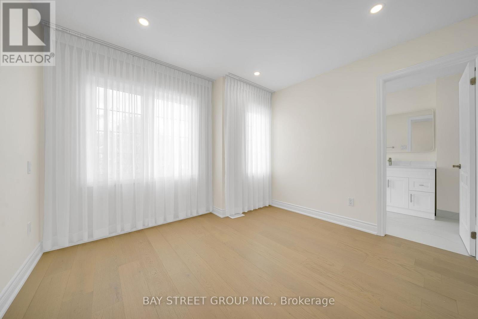 8 Carrier Crescent, Vaughan, ON - Indoor Photo Showing Other Room