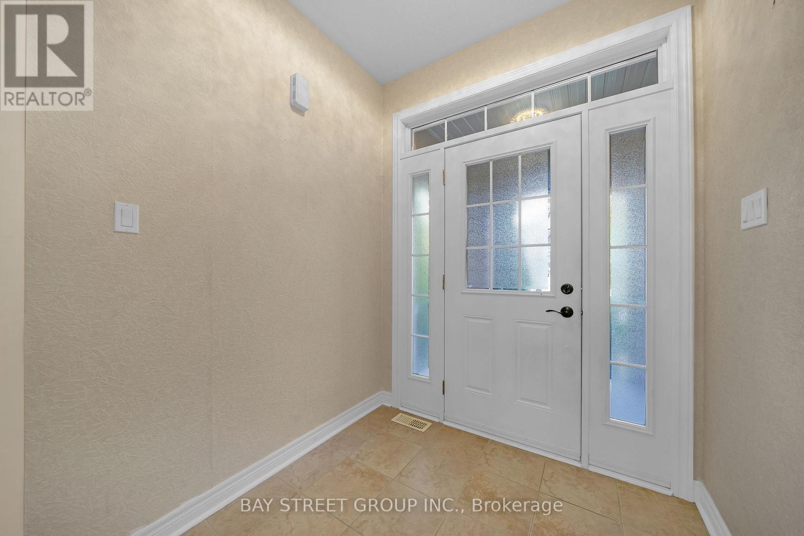 8 Carrier Crescent, Vaughan, ON - Indoor Photo Showing Other Room