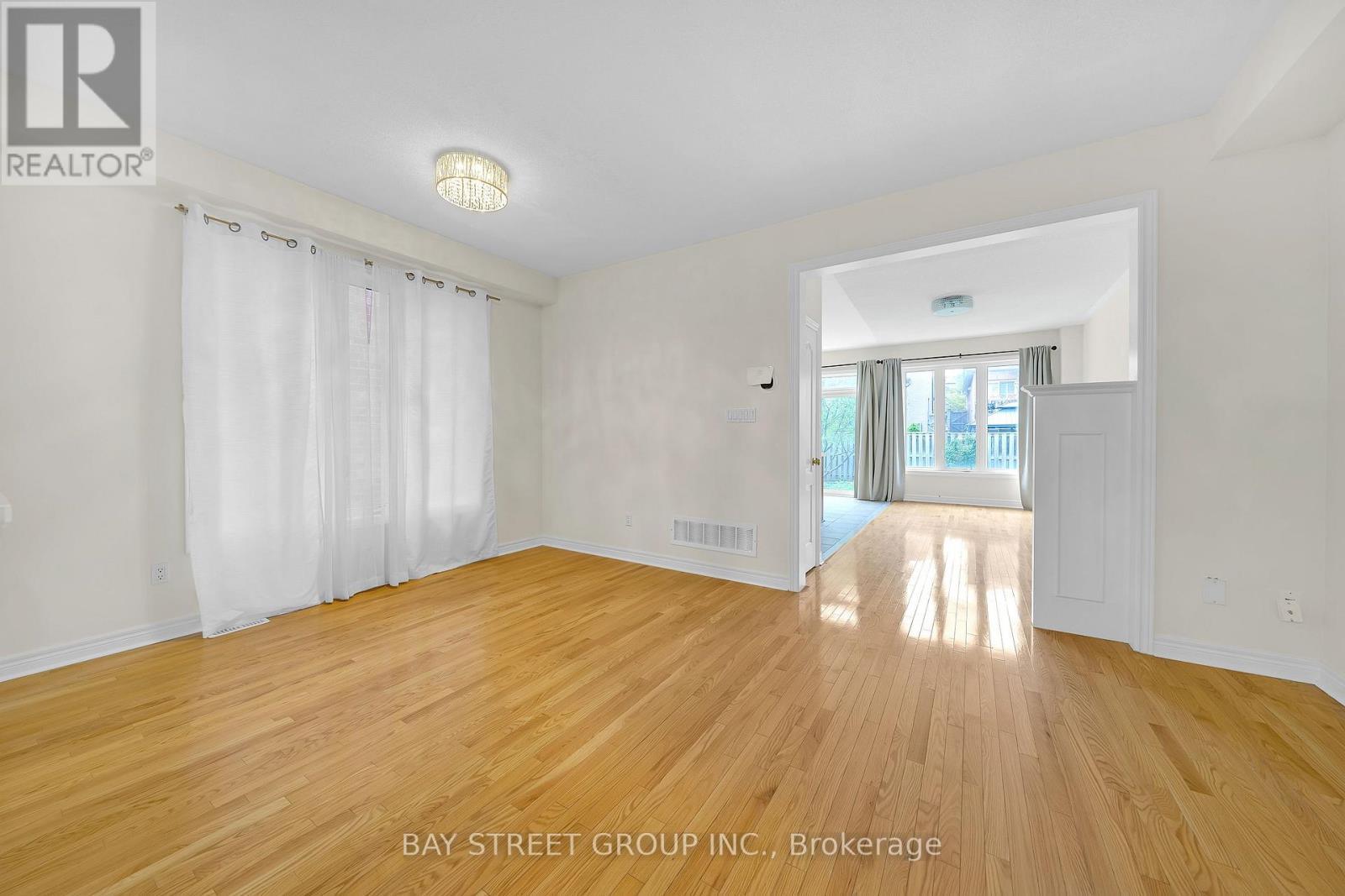 8 Carrier Crescent, Vaughan, ON - Indoor Photo Showing Other Room