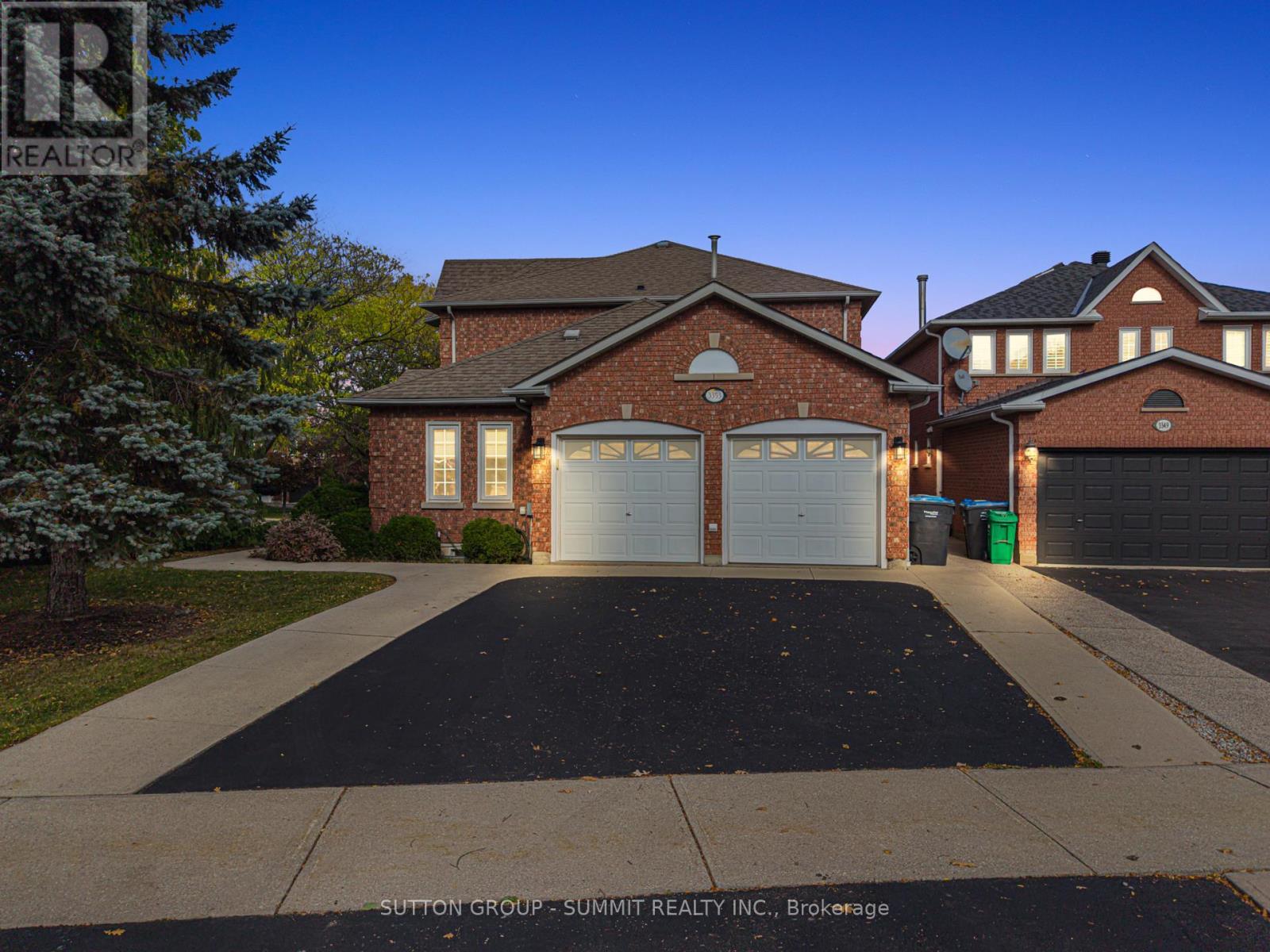 3353 Loyalist Drive, Mississauga, ON - Outdoor With Facade