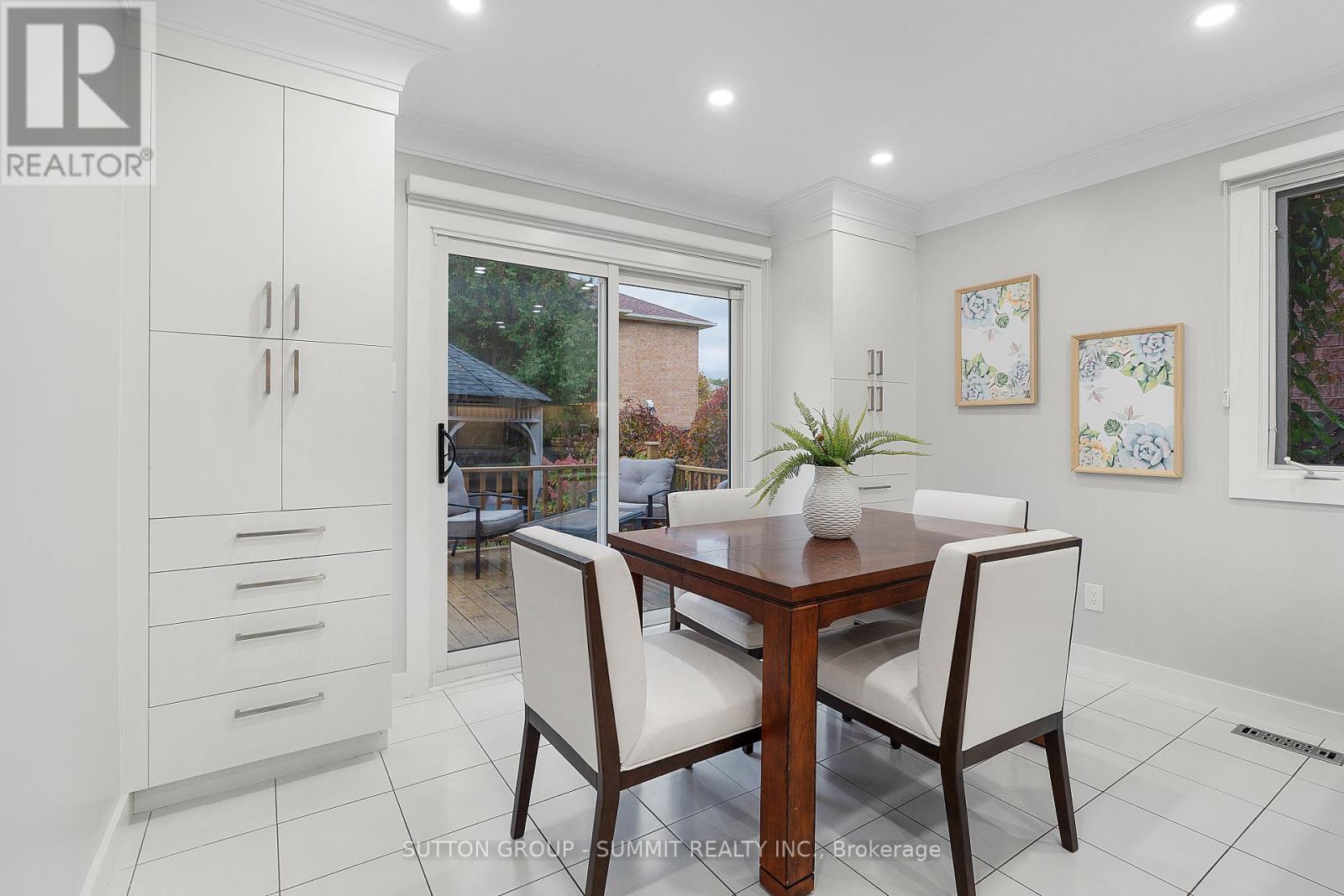 3353 Loyalist Drive, Mississauga, ON - Indoor Photo Showing Dining Room