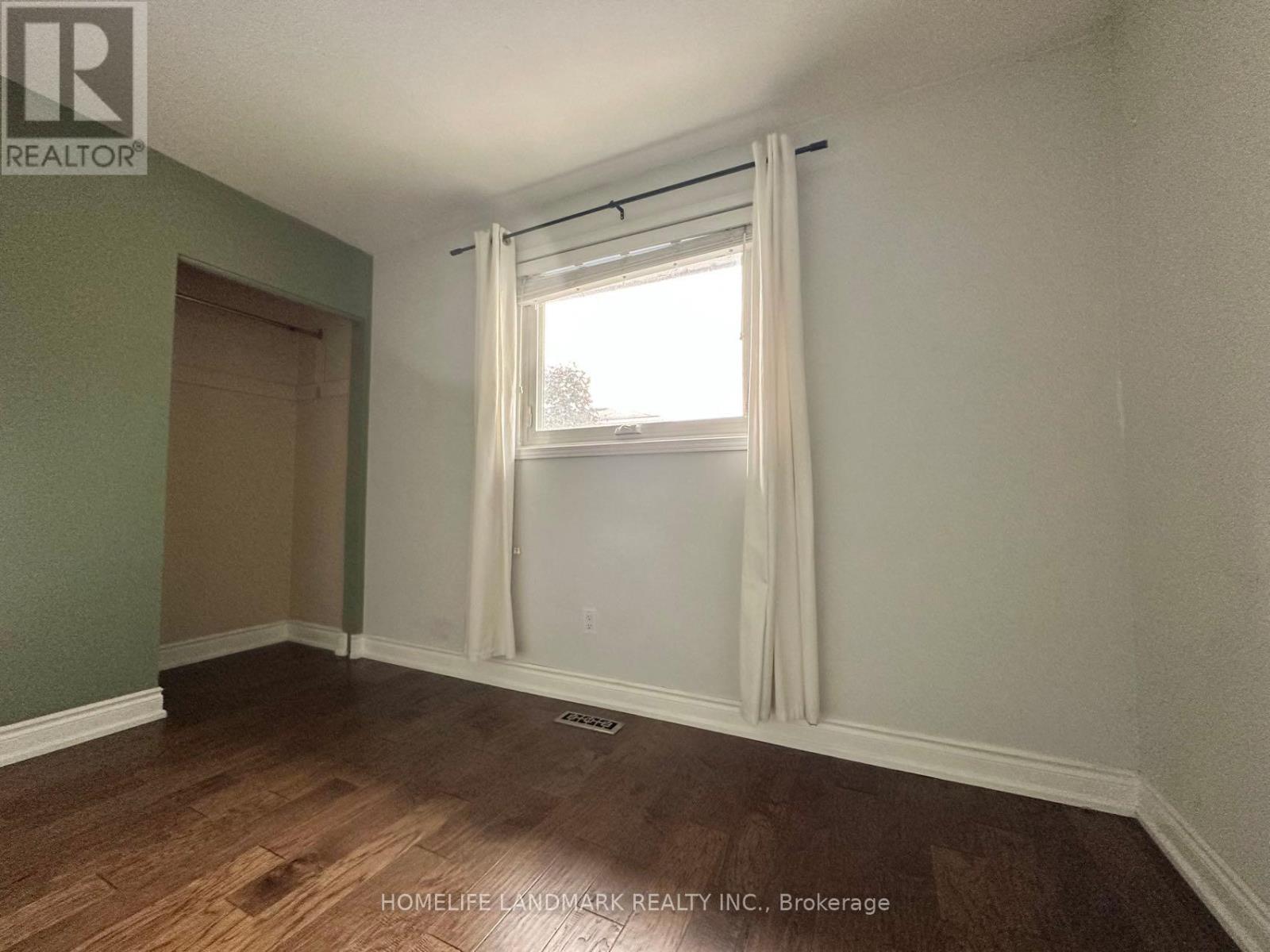 684 Cape Avenue, Burlington, ON - Indoor Photo Showing Other Room